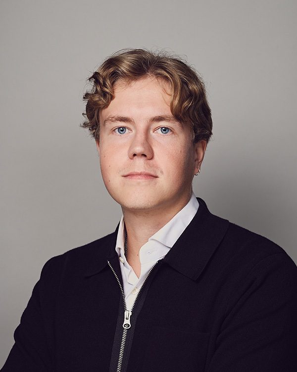 https://images.krogerus.com/production/Legal-Trainee-Samuli_03.jpg?w=600&h=750&auto=compress%2Cformat&fit=min&dm=1789977533&s=531cc2451b0b843981bed3d61d667873